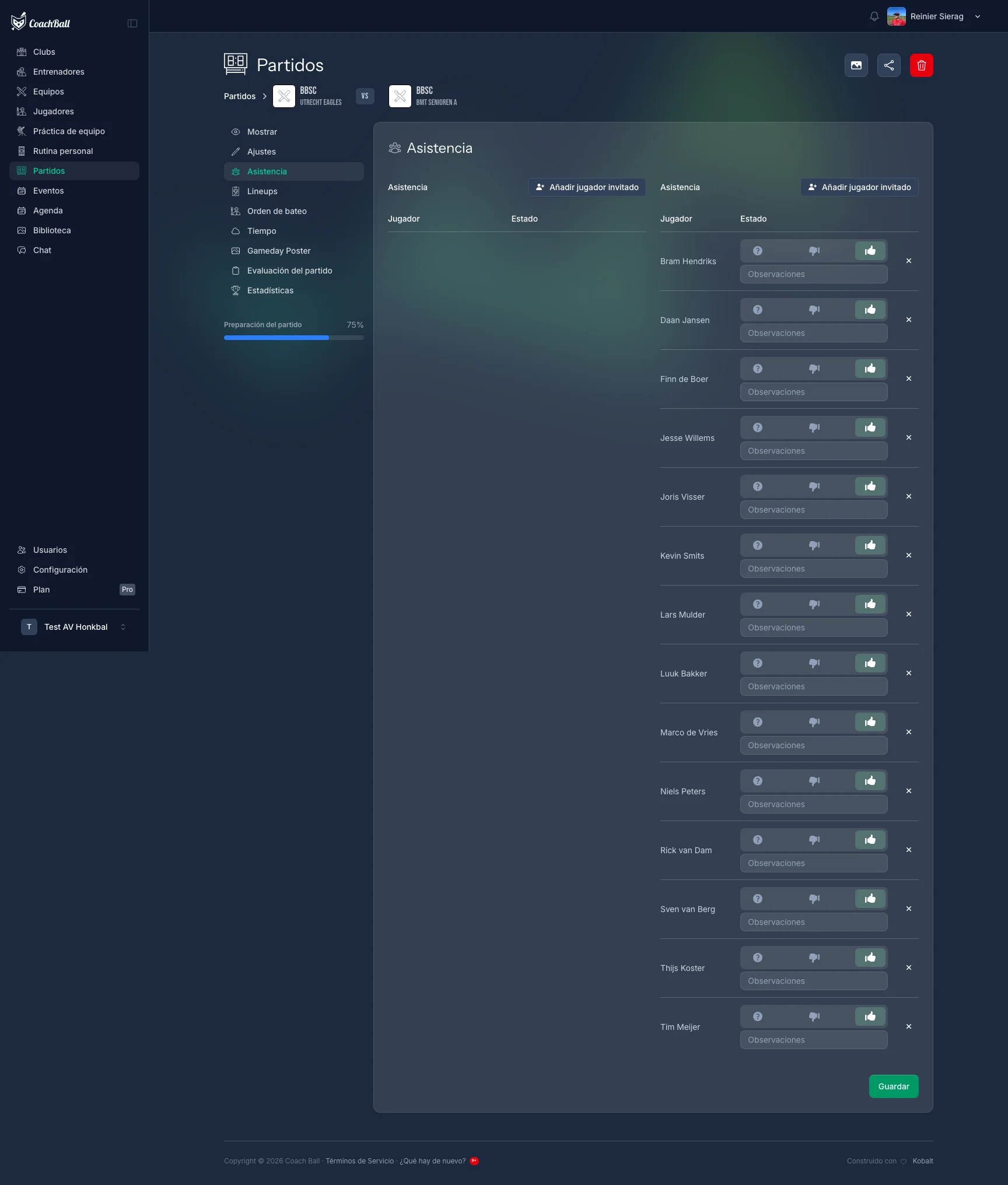 Pantalla de registro de asistencia de CoachBall con opciones de check-in por jugador