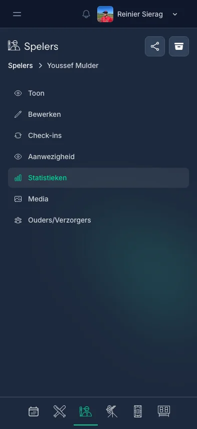 CoachBall spelersoverzicht met spelerskaarten, foto's en teambadges