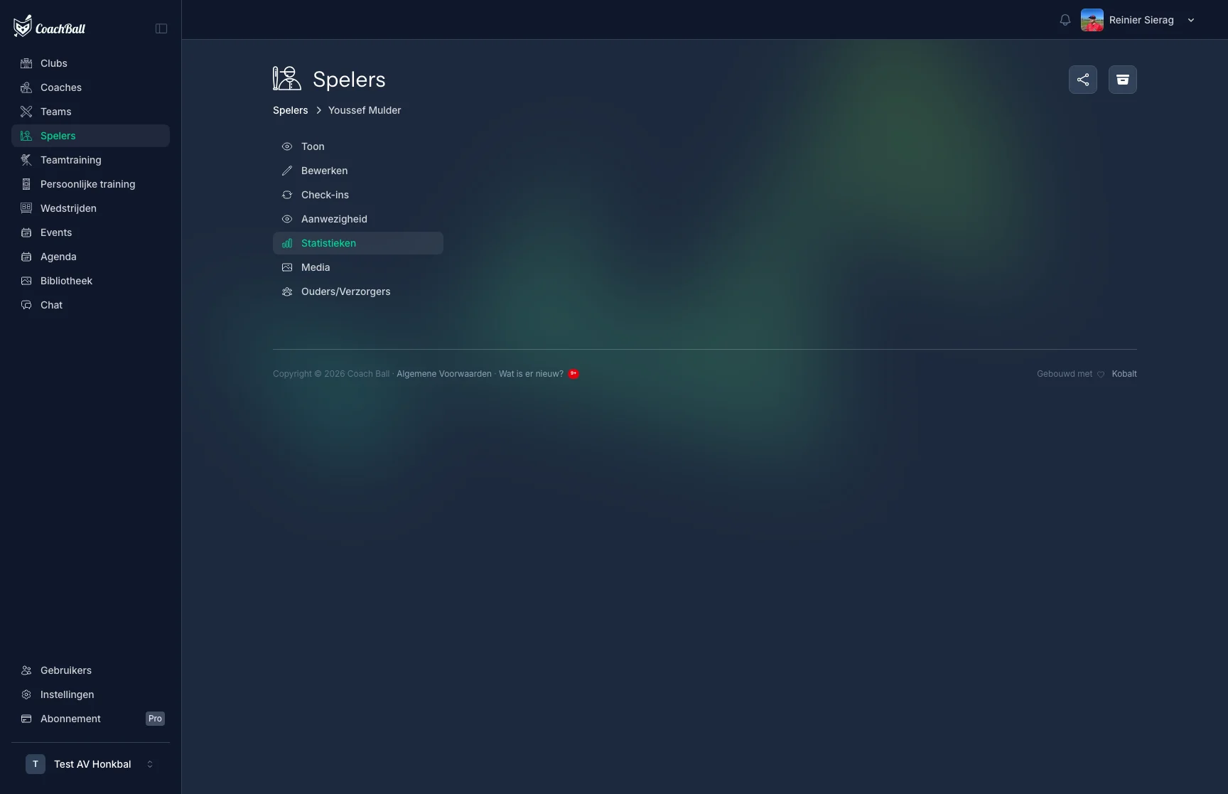 CoachBall spelersoverzicht met spelerskaarten, foto's en teambadges